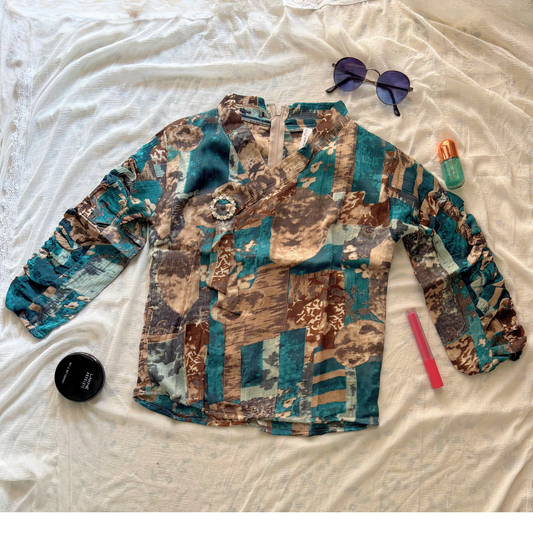 V-Neck Vogue - Teal and Tan